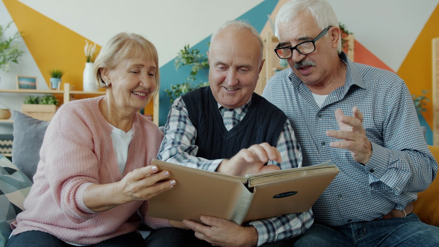 Simple Ways to Organize Decades of Cherished Family Photos