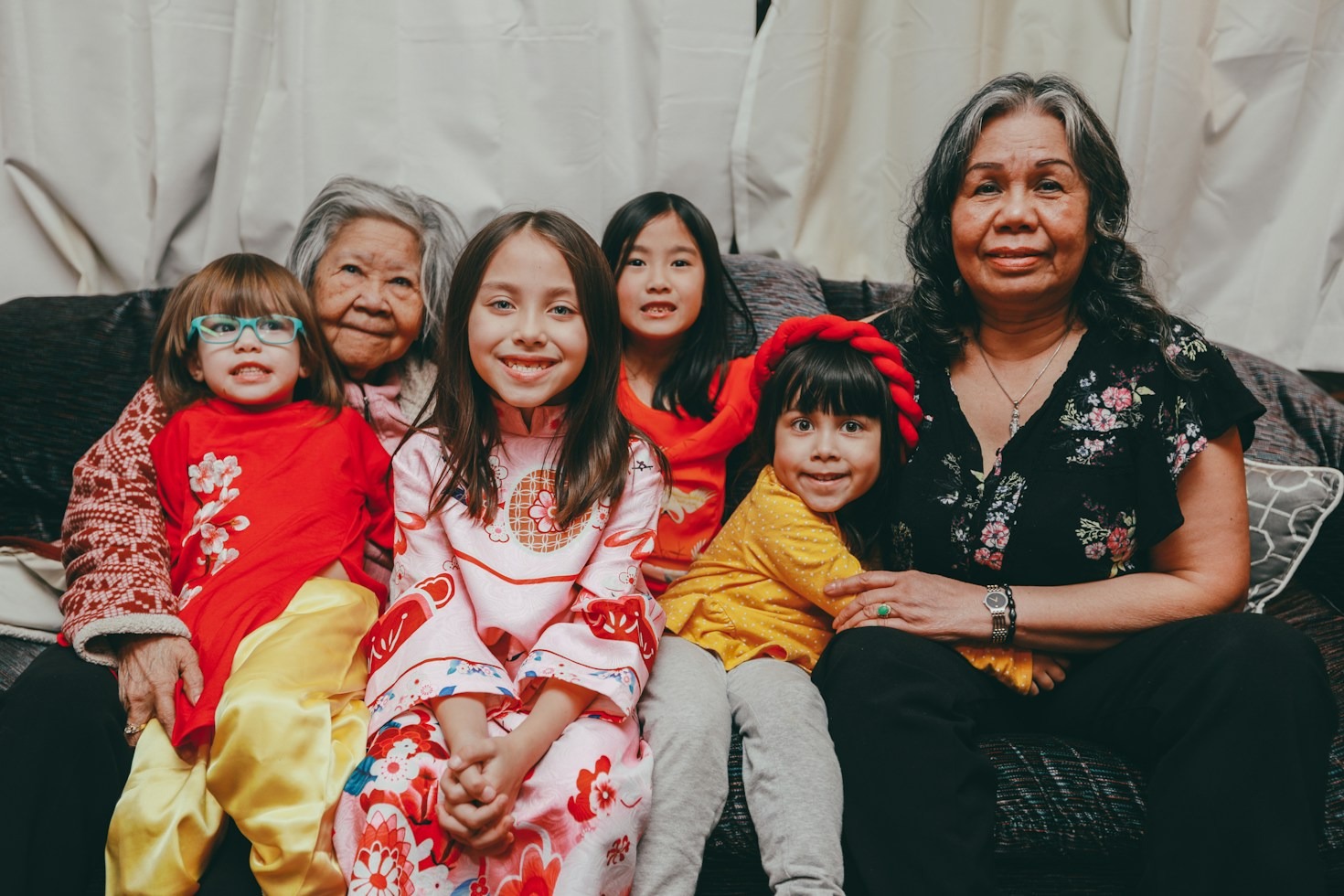 Rediscovering Forgotten Moments Through Shared Family Keepsakes